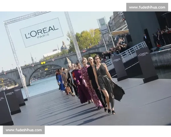 巴洛特利巴黎时装周跨界首秀 34 岁足坛传奇开启时尚新征程 巴洛特利巴黎时装周跨界首秀 34 岁足坛传奇开启时尚新征程